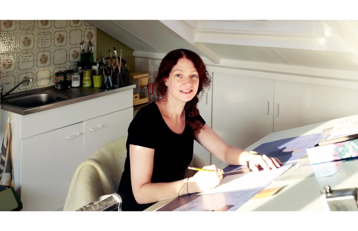 illustrator-irma-van-osch-in-atelier illustrator-irma-van-osch-in-atelier